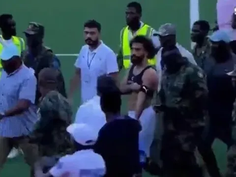 Toàn cảnh Salah bị tấn công, được an ninh vào cuộc bảo vệ