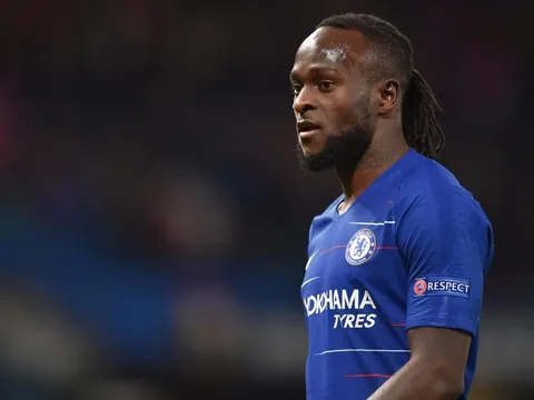 "Tôi đã trở thành 1 hậu vệ phải vì Conte"