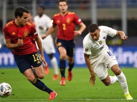 "Tôi nên làm gì? Đứng qua 1 bên và để Mbappe chạy à?"