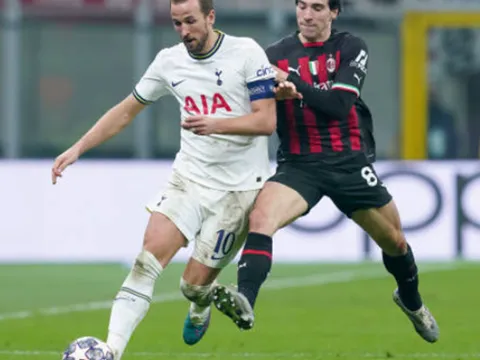 Arsenal để mắt đến tiền vệ được Pirlo ca ngợi