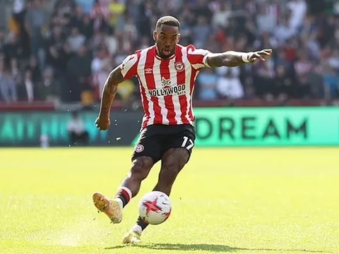 Toney "giằng xé" tương lai, Chelsea và Arsenal chưng hửng