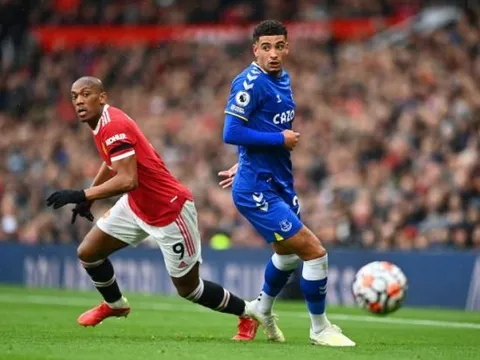 Tony Cascarino khuyên Newcastle đừng mua Anthony Martial