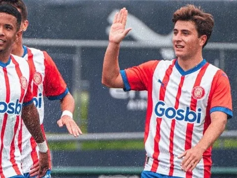 Ăn mừng đội nhà thua trận, sao Barca hết cửa với Xavi