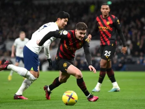 Conte thưởng lớn cho cầu thủ Spurs sau trận thắng Man City