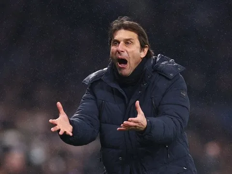 Tottenham bị loại phơi bày sự kém cỏi khó tin của Conte