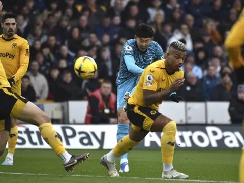 Tottenham lại đánh mất chính mình