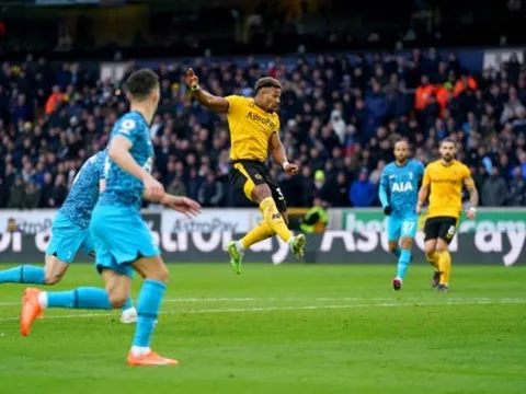 Tottenham nối gót Newcastle, M.U hưởng lợi trước đại chiến Liverpool