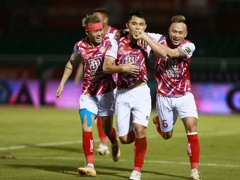 Tân binh lập công, TP.HCM lội ngược dòng hạ gục Bình Định