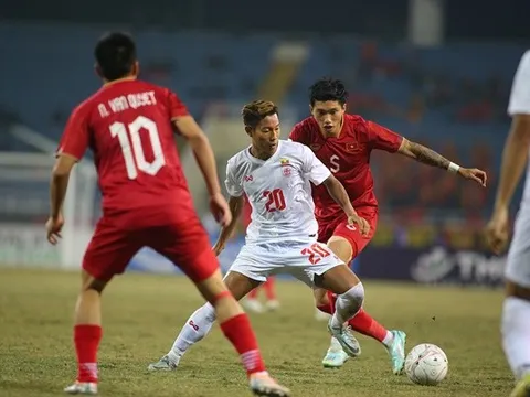 Trận đấu 'ngoan hiền' của Văn Hậu