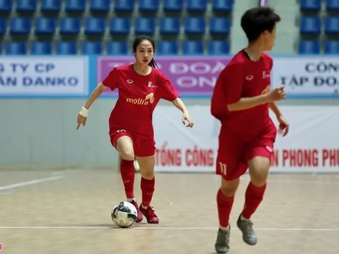 Trần Thị Duyên đá futsal