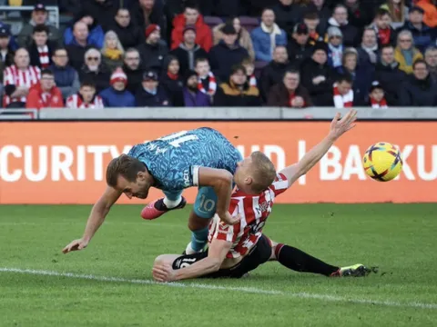 Tranh cãi quanh quả 11 m bị tước của Tottenham