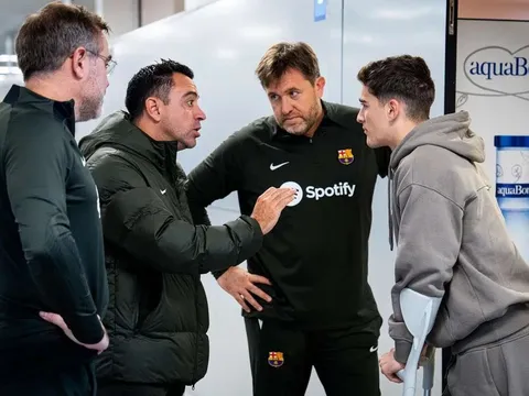 Tranh cãi với trọng tài, Barca mất HLV hai trận tới