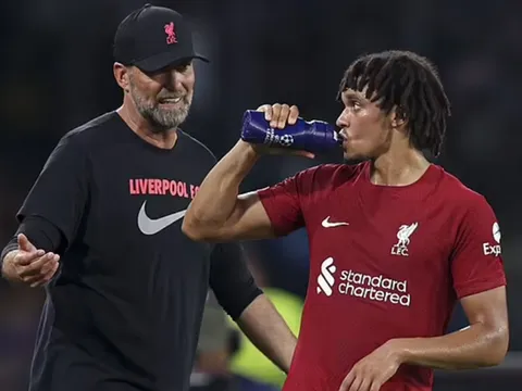 Klopp phản pháo Gary Neville