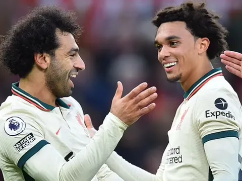 Peter Crouch: "Alexander-Arnold là người giỏi nhất"