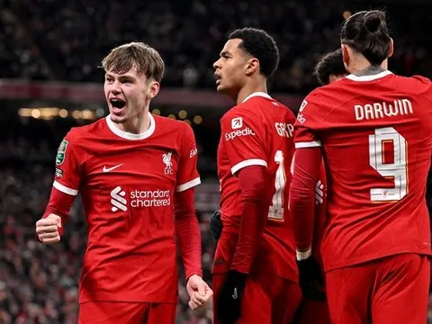 Trent Alexander-Arnold chưa già, Liverpool đã có sẵn người thay thế