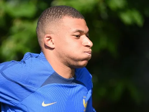 Trò hề của Mbappe khiến PSG quẫn trí