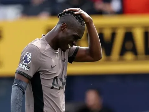 Trò hề ngu ngốc tạo dấu hỏi lớn tại Premier League