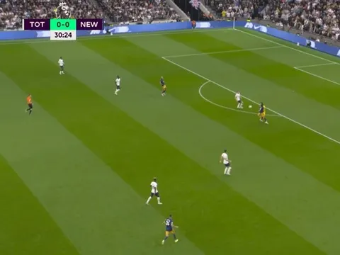 Trong 3 ngày, Lloris từ người ám ảnh Rashford trở thành gã tội đồ