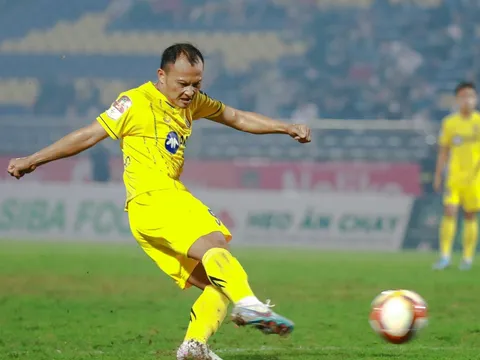 Rõ lý do Trọng Hoàng chưa ra sân cho SLNA mùa này