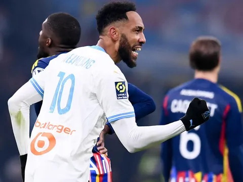 Trong ngày hàng công Chelsea toàn 'gỗ', Aubameyang thăng hoa tột đỉnh