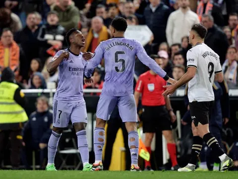 Trọng tài "báo hại", Real Madrid đánh rơi chiến thắng