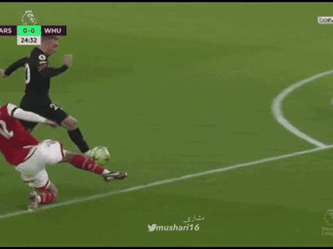Trọng tài gây tranh cãi trong màn ngược dòng của Arsenal
