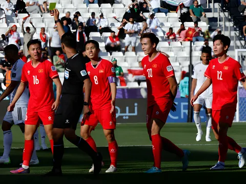 Trọng tài người Malaysia khiến CĐV Việt Nam “sôi máu”