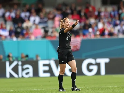 Trọng tài nói về hai tình huống xem VAR làm tuyển nữ Việt Nam chịu thiệt