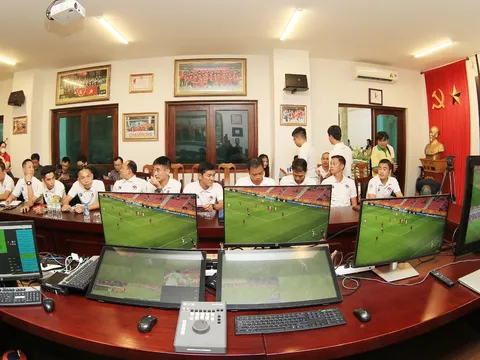 Trọng tài V-League sắp được thực hành công nghệ VAR
