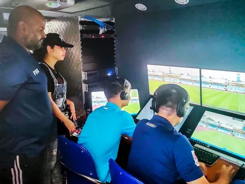 Trọng tài VAR V-League 'chạy thử', FIFA giám sát chặt