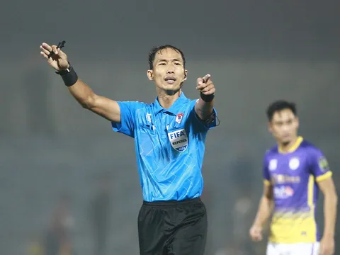 Trọng tài Việt Nam học VAR