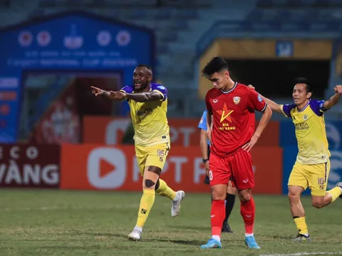 Trọng tài Việt Nam lại gây tranh cãi ở Cúp quốc gia