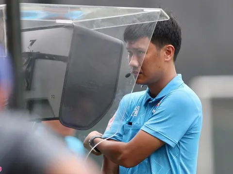 Trọng tài Việt Nam lần đầu vận hành VAR trên sân