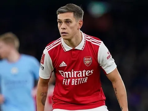 "Lẽ ra Man Utd nên ký hợp đồng với Trossard"