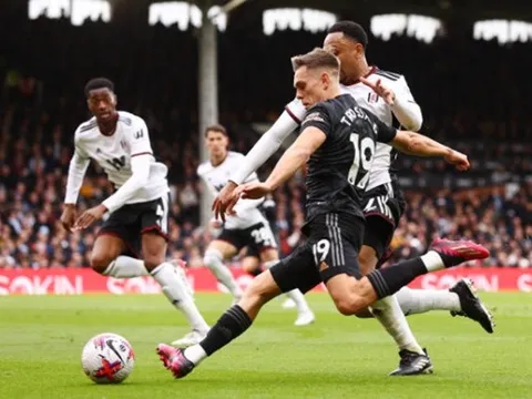 "Trossard có thể chơi cho Man City"