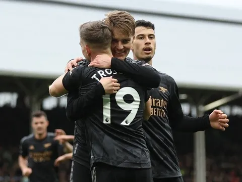 Trossard đắt xắt ra miếng