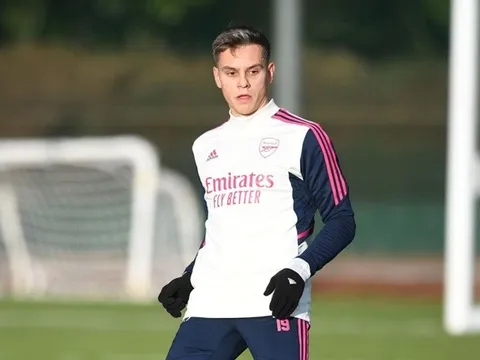 Emmanuel Petit so sánh 2 tân binh Trossard và Kiwior của Arsenal