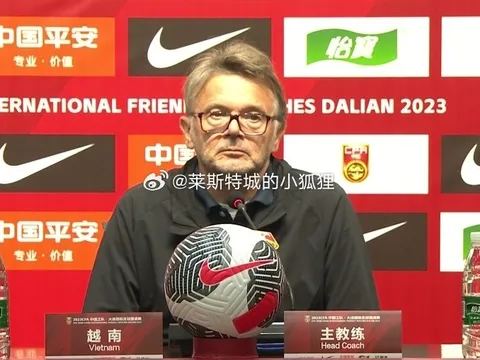 HLV Troussier hài lòng 1 điều trong trận thua Trung Quốc