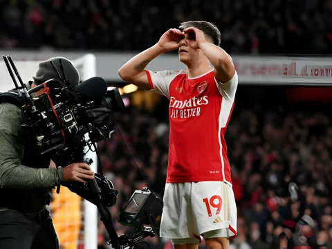 TRỰC TIẾP Arsenal 3-1 Liverpool (KT): Trossard khiến Emirates nổ tung