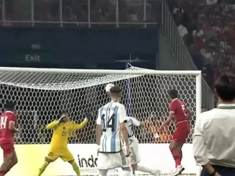 Không Messi, Argentina thắng dễ Indonesia