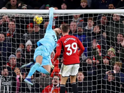 TRỰC TIẾP Man United 2-2 Tottenham Hotspur (KT): McTominay bỏ lỡ đáng tiếc