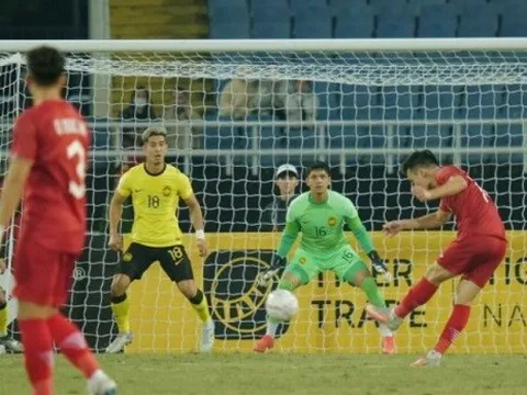 TRỰC TIẾP Việt Nam 3-0 Malaysia (KT): Quang Hải kiến tạo, Hoàng Đức ghi bàn