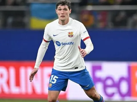 Trung vệ Barca được M.U, Tottenham săn đón