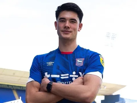 Trung vệ cao 1,94 m lập cột mốc mới cho bóng đá Indonesia tại Anh