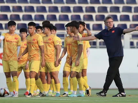 Trung vệ U22 Việt Nam tiết lộ vì sao HLV Troussier yêu cầu gắt