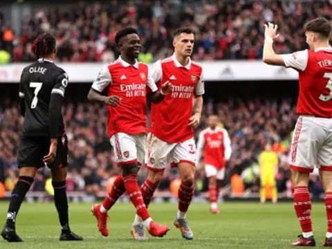 Trút cơn thịnh nộ, Arsenal tạo khoảng cách 8 điểm với Man City