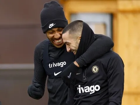 Hai cầu thủ Chelsea thích bài đăng sa thải HLV Potter