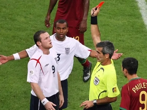 Tripper khuyên đồng đội tránh thẻ đỏ không đáng có