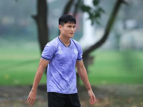 Tuấn Hải bị nhận xét giống Hà Đức Chinh, thiếu dấu ấn như Công Phượng