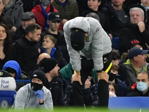 Tuchel cúi đầu, Chelsea tụt lại trong cuộc đua vô địch